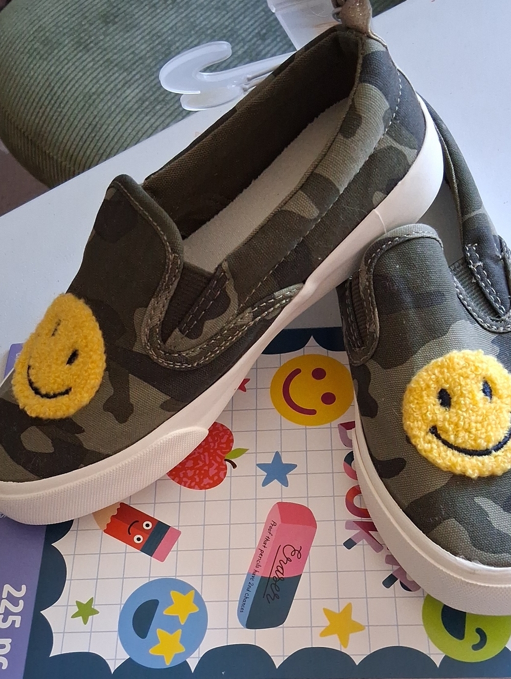BACK TO 📚✏️Gymboree Green Camo Slip-On Sneakers with Yellow Smile Patch.